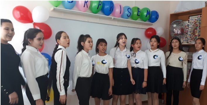 English teacher S.O. Zharlygasova held an extracurricular event “Surprise me!”. 